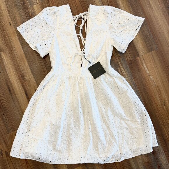 Le Lis White Embroider Deep V-Neck&Back W/Self-Tie Detail Dress Size Medium NWT - Picture 5 of 10